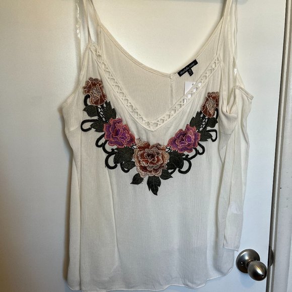 BOGO NWOT Charlotte Russe Gauzy Cream Sleeveless Top w/Floral Embroidery Size 2X - Picture 1 of 3